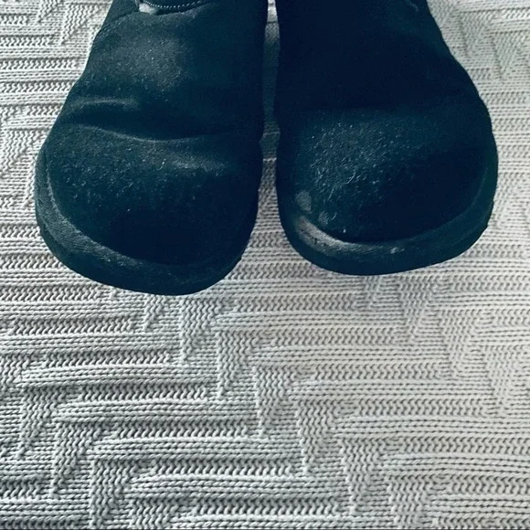 Ugg Boots - Picture 4 of 10